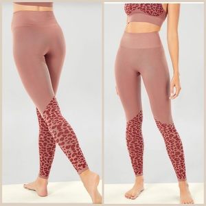 LIKE NEW FABLETICS SEAMLESS PANTS